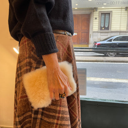 Pochette in pelo di alpaca naturale grigio artigianato peruviano fatto a mano colore beige