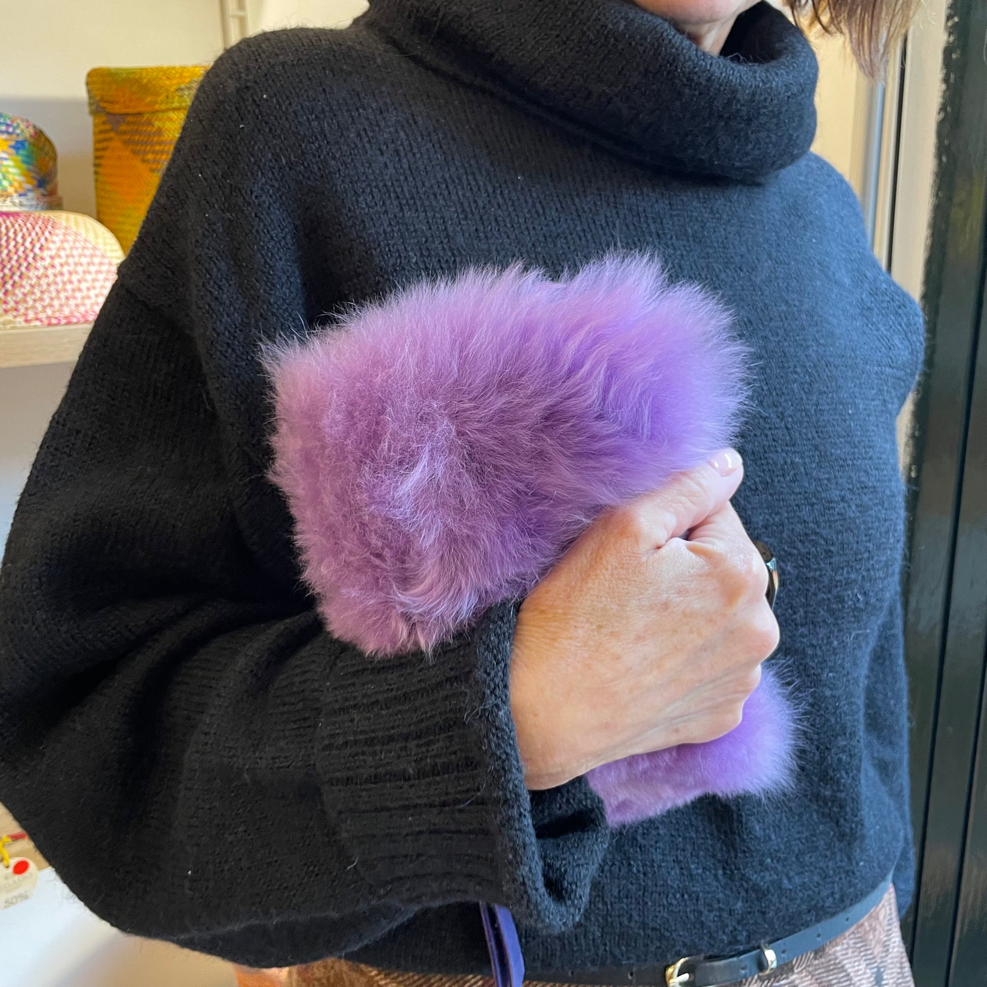 Pochette in pelo di alpaca grigio artigianato peruviano fatto a mano viola