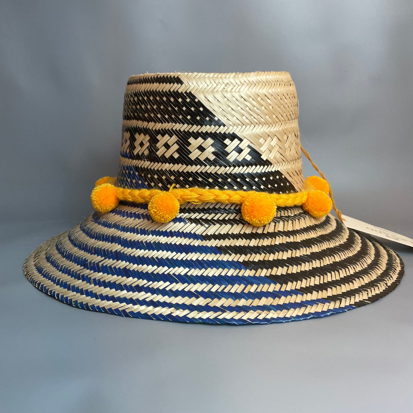 Cappello Wayuù in Palma di Mawisa, fatto a mano, nastro in cotone misto.