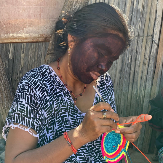 madre tessitrice artigianato donne tessitrici  in svantaggio indigeni guajira colombia venezuela