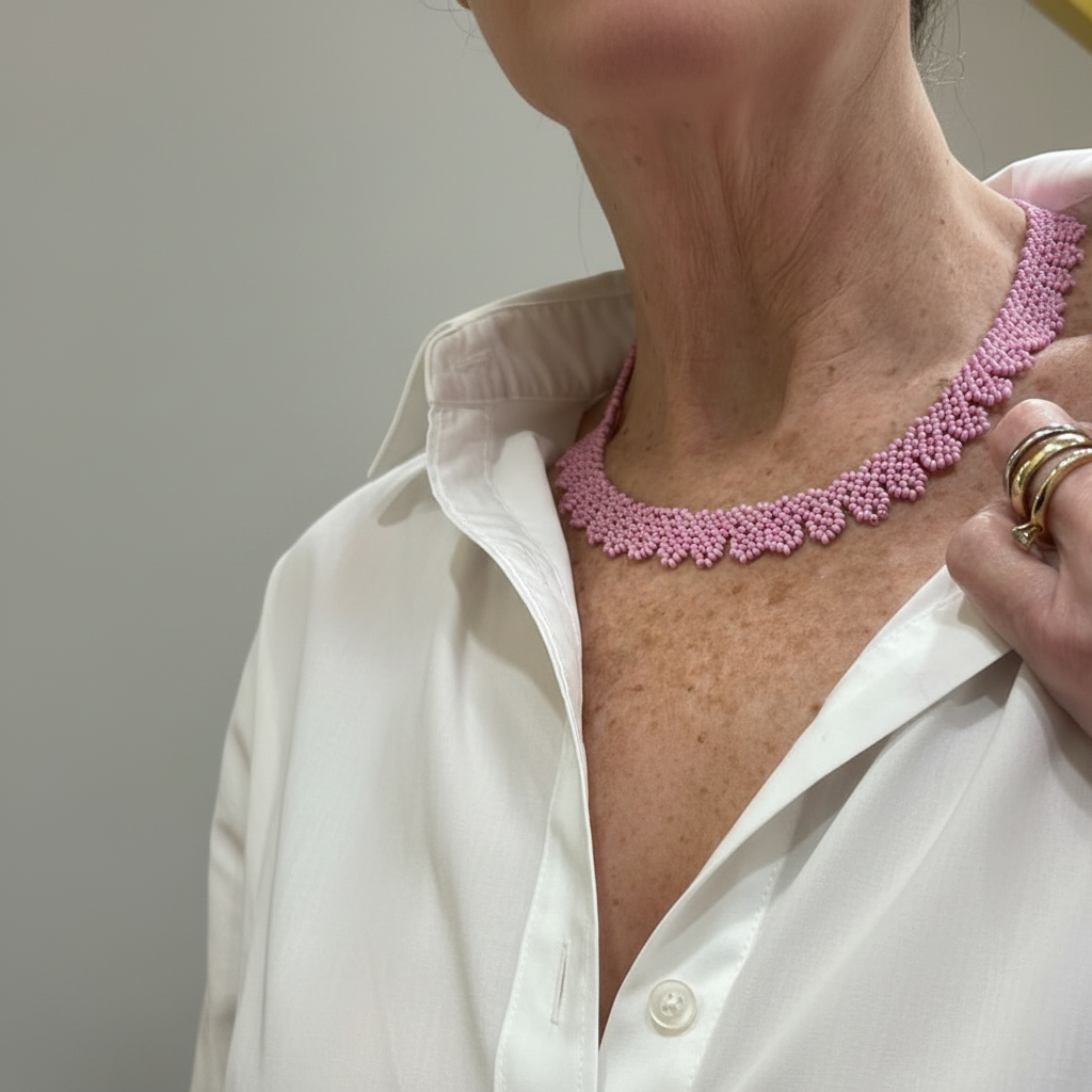 Collar Embera rosa - Joyería étnica sostenible hecha a mano